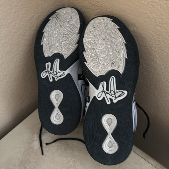 Kyrie infinity Tb White black SIZE 12 USED - Picture 2 of 6